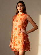 Minivestido sin mangas de cuello alto con apliques florales